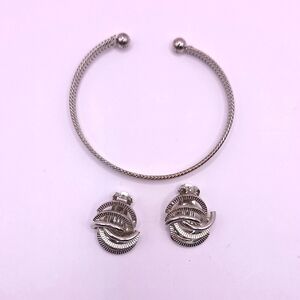 Vintage Silvertone Ribbed Style Cuff Bracelet & Earrings Set